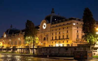 Derrière les Portes du Pouvoir: Les Lieux Secrets de la Vie Politique Parisienne